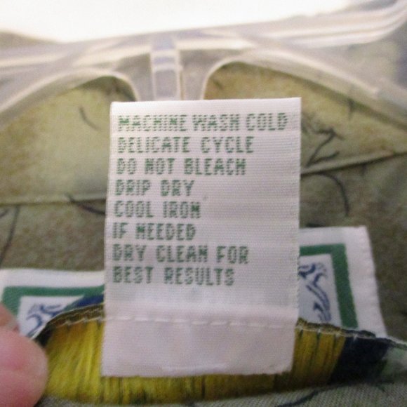 Mens Hawaiian Shirt sz L Muted Green Yellow Floral Rayon Wooden Buttons Holiday - Picture 7 of 7